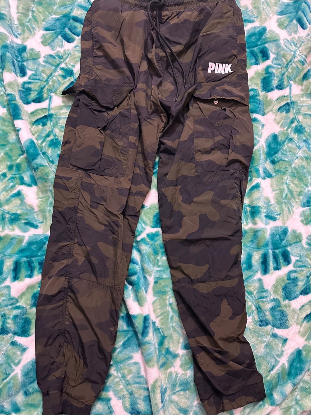 Rare! Victoria’s Secret Pink Nylon Camo Cargo Pants,M